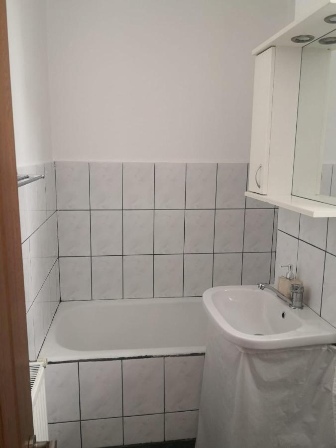 Apartament Cu Doua Camere Târgu Jiu Εξωτερικό φωτογραφία